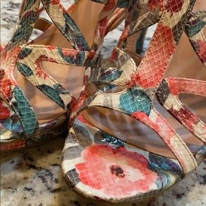 Flower pattern platform Size 8.5  heels
